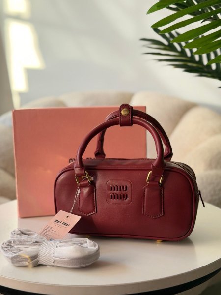 حقيبة ميو ميو لون برغندي  Matt حجم وسط حجم القاعده 23